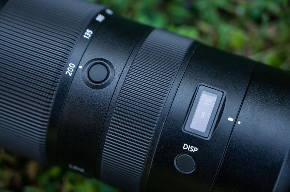 Knöpfe und Fokus- und Zoomring des Nikon Z 70-200mm f/2.8.