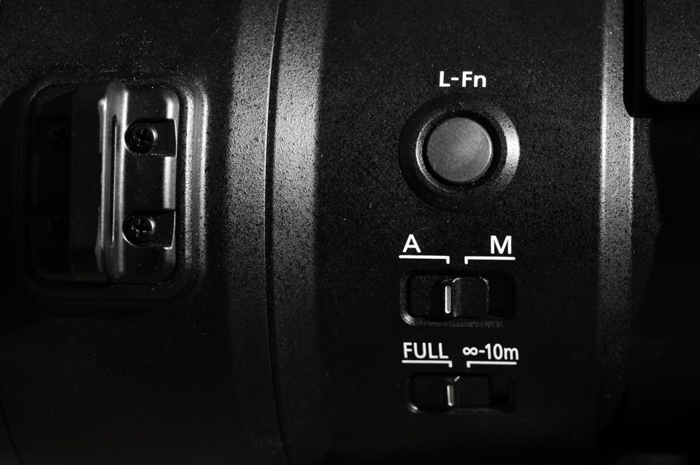 Knöpfe und Fokus- und Zoomring des Nikon Z 800mm f/6.3.