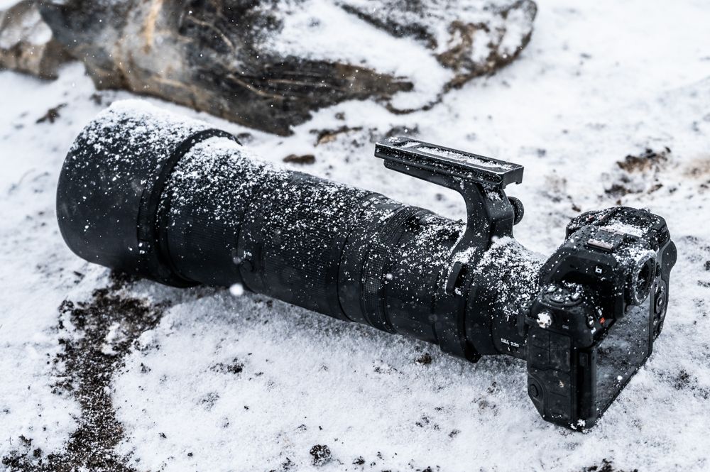 Das Nikon Z 180-600 5.6-6.3 VR zusammen mit der Nikon Z 8 im Schnee.