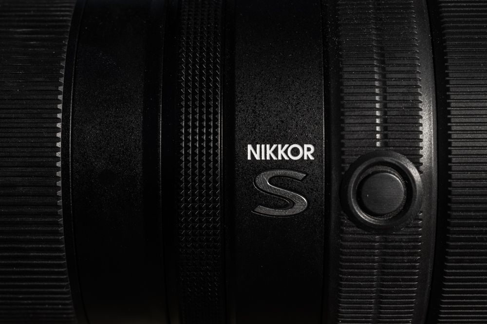 Knöpfe und Fokus- und Zoomring des Nikon Z 800mm f/6.3.