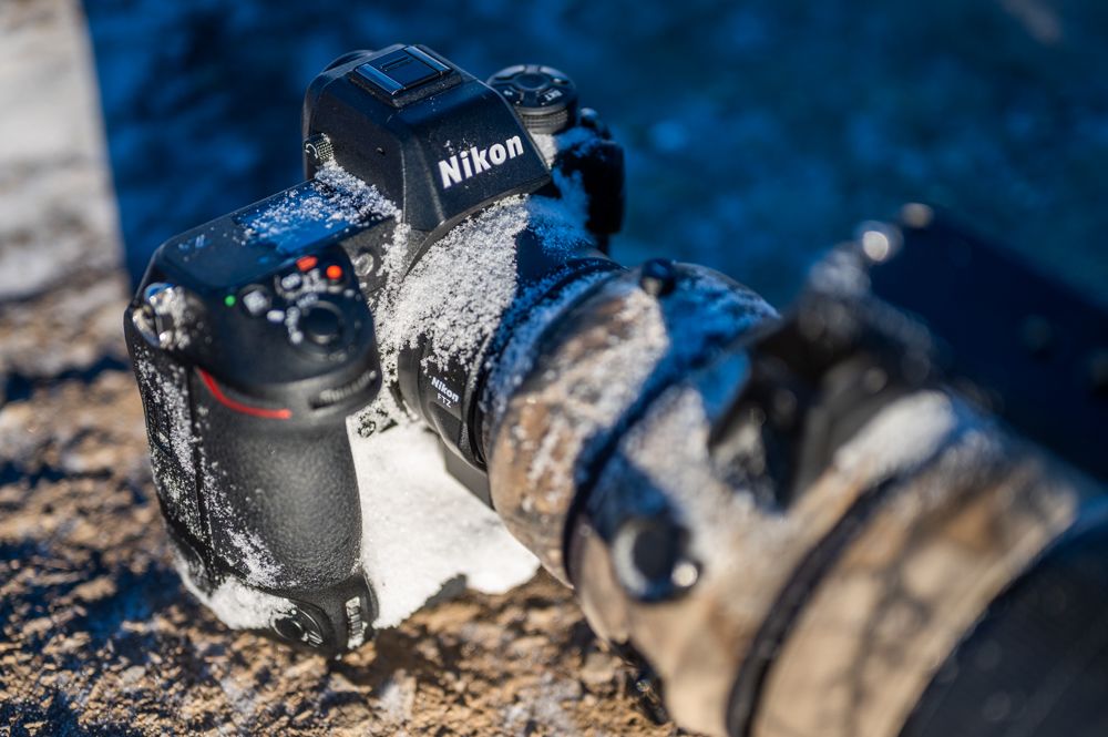 Die Nikon Z9 im Schnee.